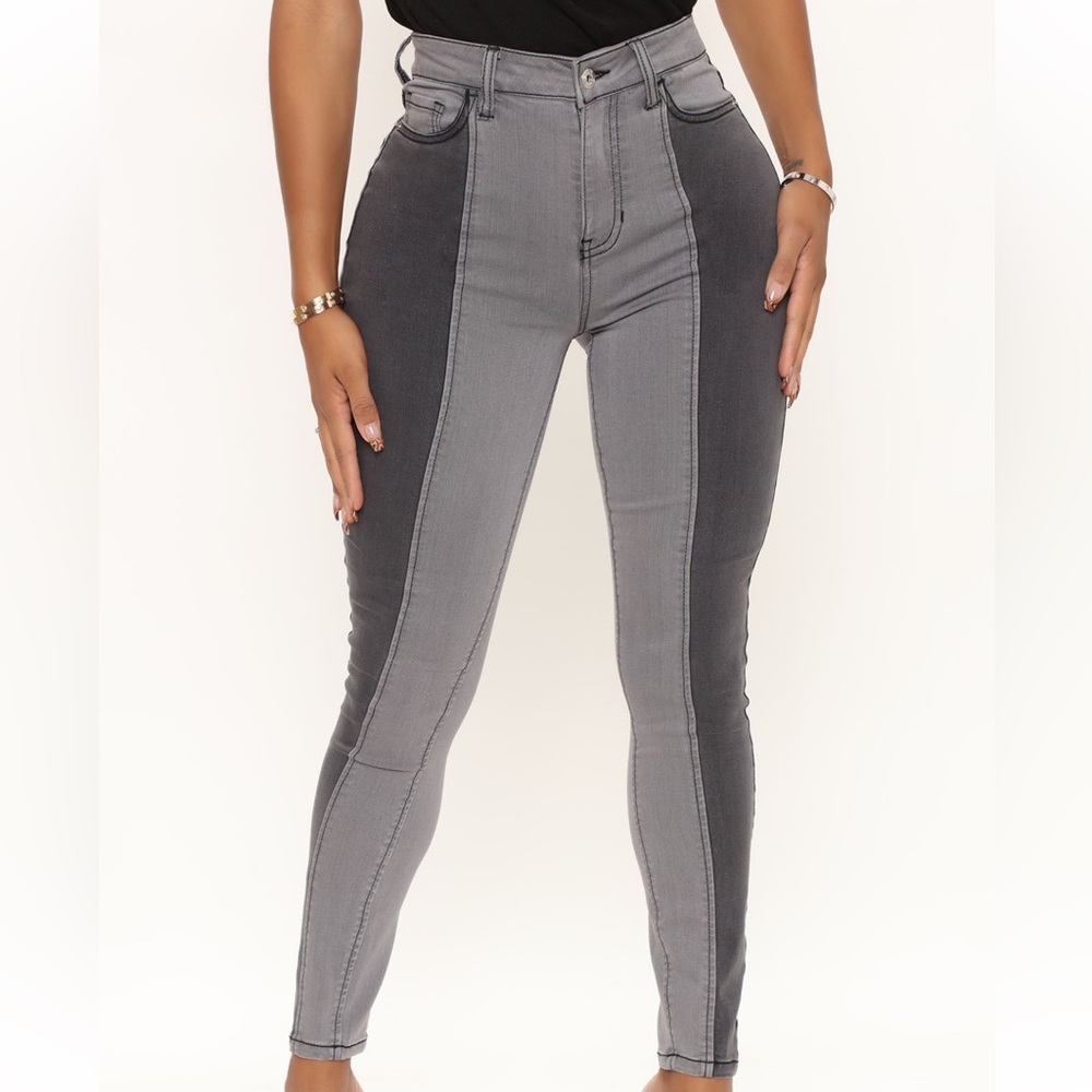 BRAND NEW WITH TAGS!  FASHION NOVA GREY TWO TONED DENIM JEANS!  SIZE 5!